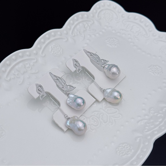 E13 S925 Freshwater Flame Ball Pearl AB Style Earrings - Picture 2 of 4